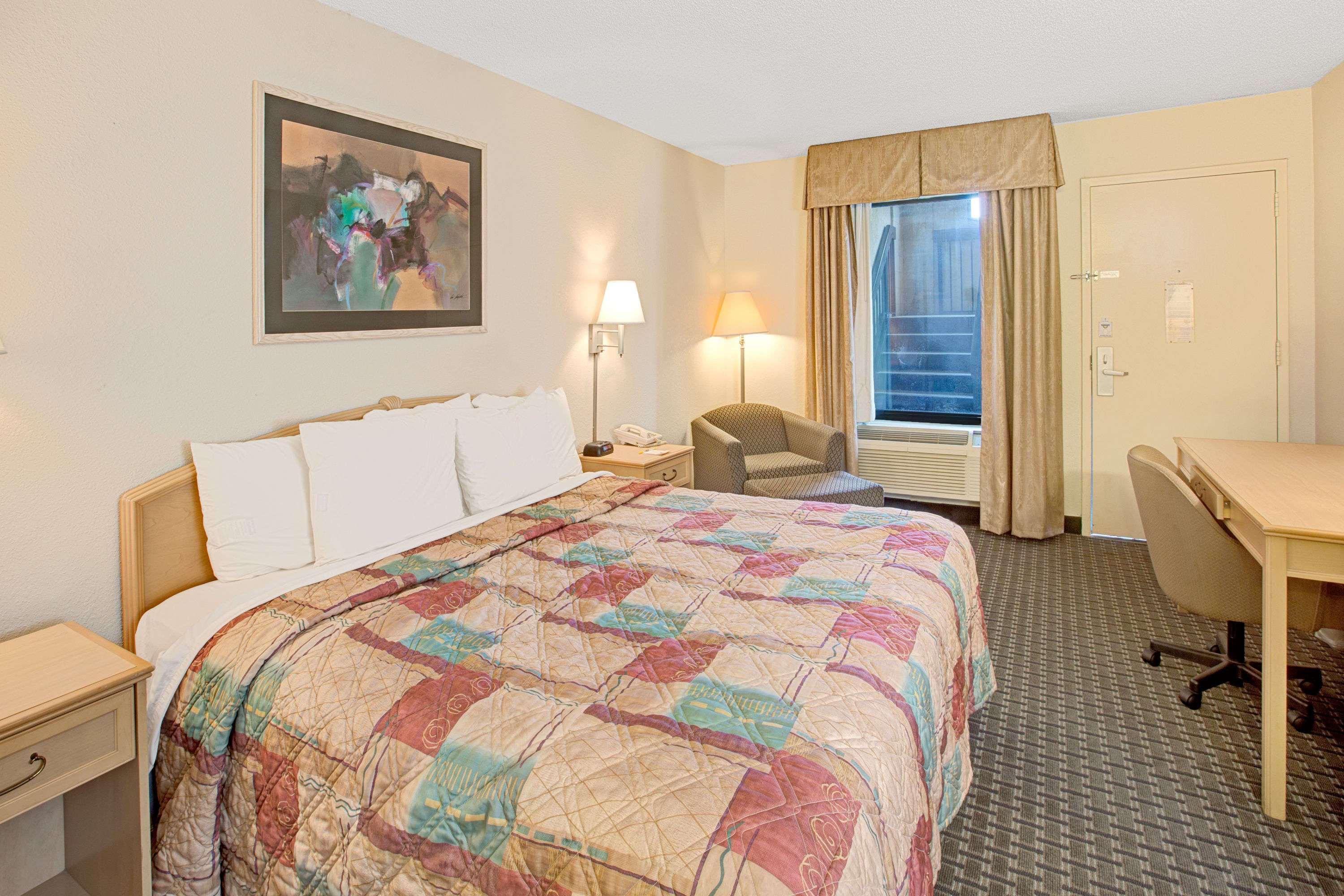 Days By Wyndham Lake Norman Hotel Mooresville